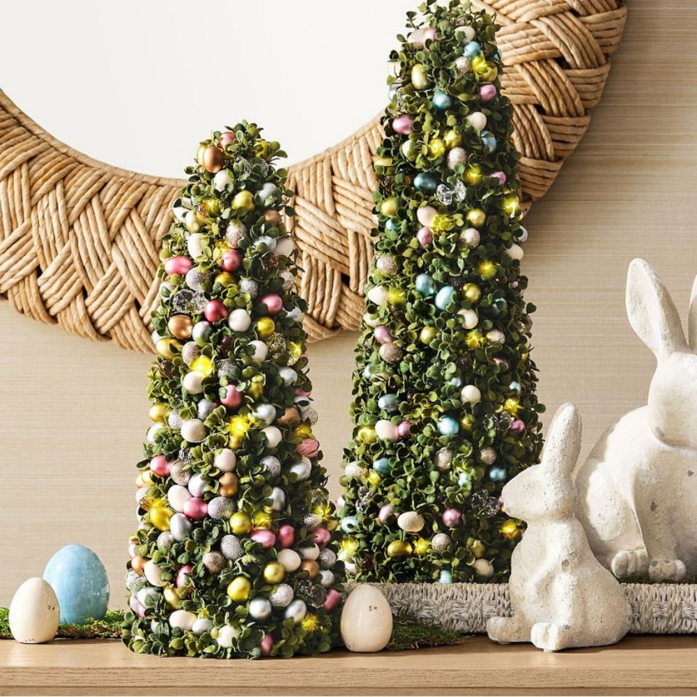 ❤️SOLD❤️New Pottery Barn Large Green Holiday Tree with Multicolor Ornaments
